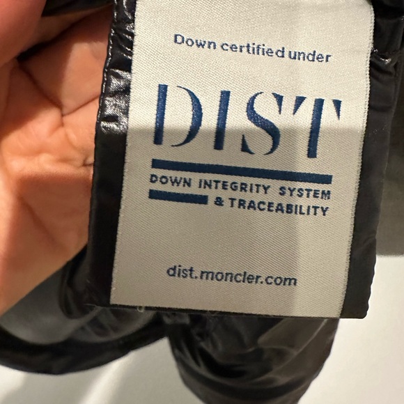 Moncler Authentic! Like new authentic Moncler best seller down coat - Picture 11 of 13